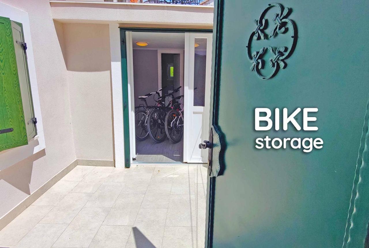 Zlatin Dvor - Apartments For 3, Terrace, Trogir Center, Beach At 5-Min, Bike Friendly Exterior photo