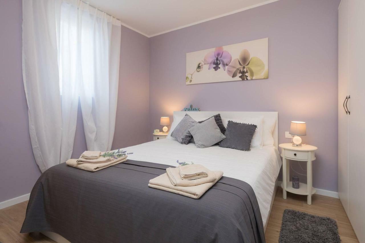 Zlatin Dvor - Apartments For 3, Terrace, Trogir Center, Beach At 5-Min, Bike Friendly Exterior photo