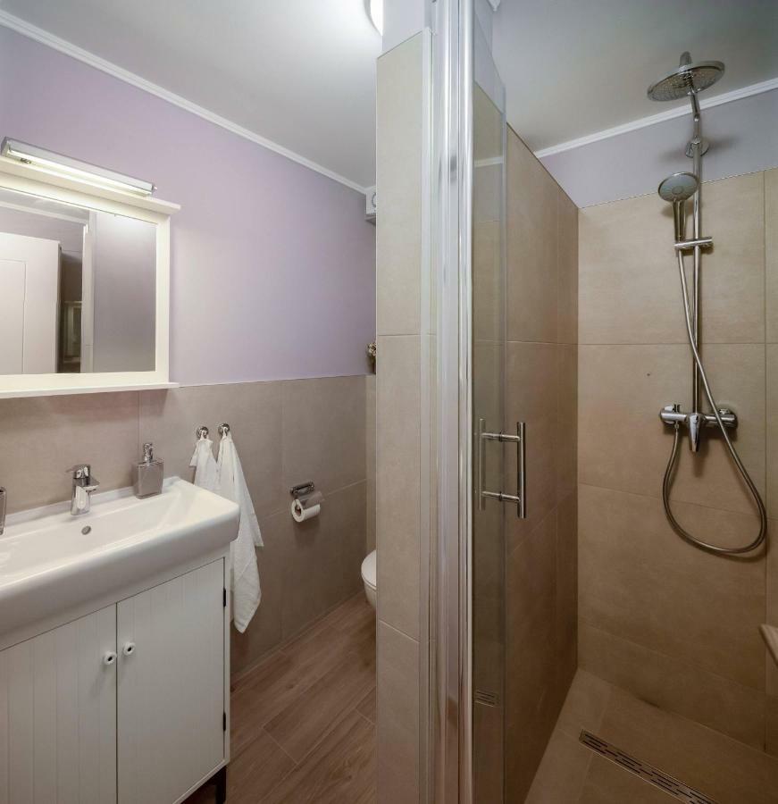 Zlatin Dvor - Apartments For 3, Terrace, Trogir Center, Beach At 5-Min, Bike Friendly Exterior photo