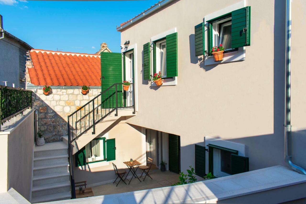 Zlatin Dvor - Apartments For 3, Terrace, Trogir Center, Beach At 5-Min, Bike Friendly Exterior photo