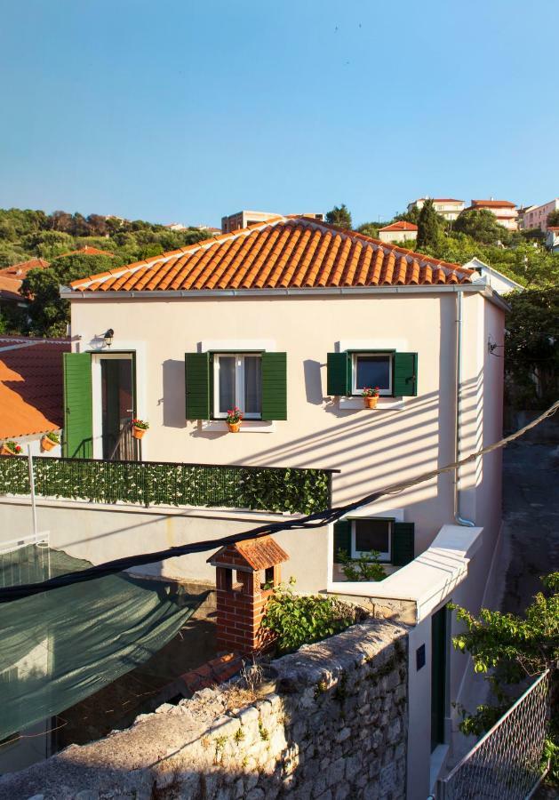 Zlatin Dvor - Apartments For 3, Terrace, Trogir Center, Beach At 5-Min, Bike Friendly Exterior photo